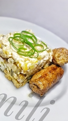 1Sniadanie-Grecki Gyros po mojemu.500gjagnieciny,1ząbek czosnku,sól,pieprz biały,gałka muszkatołowa,oregano,sok z cytryny.TZATIKI-2 bezcukrowe greckie jogurty,1 pora (biała częś...