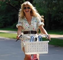 MyBasket jest największym wyjmowanym koszem w swoim rodzaju - może przewozić maksymalnie 9 kilogramów, pojemność 26 litrów.
Wymiary kosza: 46 x 36 x24 cm.  MyBasket może pomieśc...