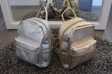 Gustowny plecak z metalicznym błyskiem to świetny dodatek do kreacji w miejskim stylu :)
Dostępny na wnetubranie.pl <3