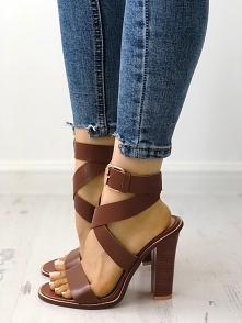 Casaul Buckle Design Crisscross Chunky Sandals
Rozmiar: US4, US4.5, US5.5, US6, US7, US8, US8.5, US9.5, US10, US11
Kolor: coffee