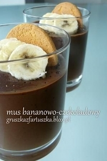 Mus bananowo- czekoladowy

Składniki:

- 200 ml kremówki

- 100 g gorzkiej czekolady

- 2 banany

- chlust Baileysa

- 2 łyżki cukru pudru


Kremówkę mieszamy z cukrem i podgrze...