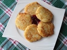 Racuchy Twarogowe z Ryżem. Mięciutkie i bardzo smaczne,można podawać z domową konfiturą lub śmietaną,fajne połączenie,to najnowsza propozycja na deser lub kolację dla najmłodszych :-)