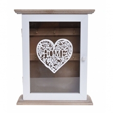 Szafka - skrzynka drewniana na klucze 21x26 do powieszenia na ścianie. Szafka ze szklanymi drzwiczkami otwieranymi na oścież. Na drzwiczkach malowane ozdobne serduszko w kolorze...