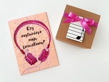 Puzzle dla świadkowej z pytaniem "Czy zostaniesz moją świadkową?" i z motywem słuchawek i nut