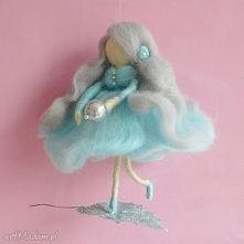 Błękitna wróżka tańcząca na...