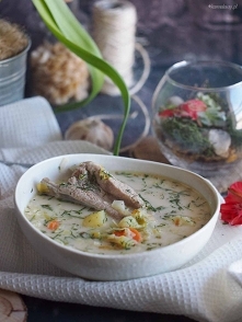 Zupa z młodą kapustą na żeberkach / Meaty young cabbage soup