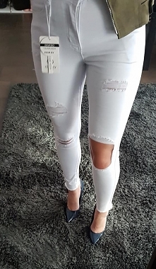 Białe spodnie z podwyższony...