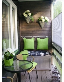 Balkon z dodatkami w kolorze groszku