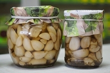 Sezon jesienny w pełni, warto więc naturalnie zadbać o to, aby w tym okresie być zdrowym. Ze względu na swoje właściwości bakteriobójcze czosnek stosowany jest przede wszystkim ...