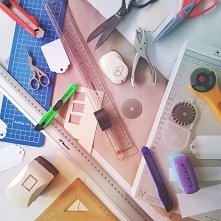 "Wycinanie zaproszeń ślubnych, czyli czym ciąć papier" - linki i  konkretnie opisane narzędzia po kliknięciu w zdjęcie (na blogu Mocem)