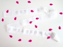 Bawełniana wstążka z napisem "Czy zostaniesz moją świadkową?"