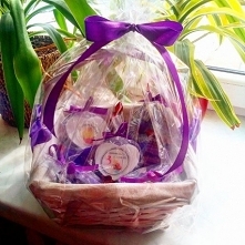 kosze okolicznościowe, personalizowane. 
Mydełka i świece personalizowane na prezent
Natura u Anny