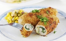 Roladki schabowe z serem i szpinakiem.