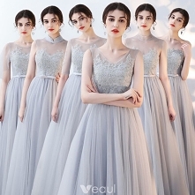 Niedrogie Szary Przezroczyste Lato Sukienki Dla Druhen 2018 Princessa Aplikacje Z Koronki Kokarda Szarfa Długie Wzburzyć Bez Pleców Sukienki Na Wesele