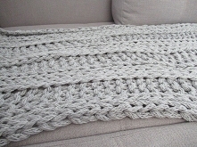 Wykonam narzutę, koc, pled, komin, szalik.

Ty wybierasz kolor :-)

Ty wybierasz rodzaj wełny :-) (Na zdjęciu 100% akryl)

Ty wybierasz długość i szerokość :-)
(Narzuta zamieszc...