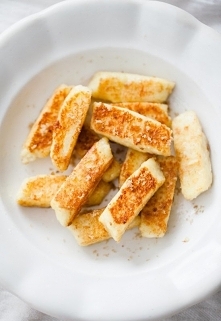 Perfekcyjne leniwe / Gotuje, bo lubię

Perfekcyjne leniwe (jedna, ewentualnie dwie małe porcje)

230 g twarogu

1 jajko

1/2 łyżeczki soli

1 łyżeczka cukru +2 łyżeczki cukru

2...