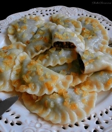 Domowe Pierogi z Kaszanką Magdy Gessler

Ciasto:
450 g mąki pszennej
szklanka ciepłej wody
2 łyżki oleju
szczypta soli
Domowe Pierogi z Kaszanką Magdy Gessler - Przepis - Słodka...