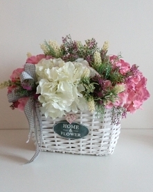 kosz pełen kwiatów:)