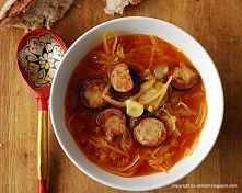 zupa z kiełbasą i kiszoną kapustą