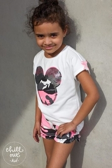 Piękny komplet MORO dla dziewczynki na lato 
Do tego zestawu polecamy drugi z inną bluzką i długimi legginsami
Zapraszamy na minimodo.pl