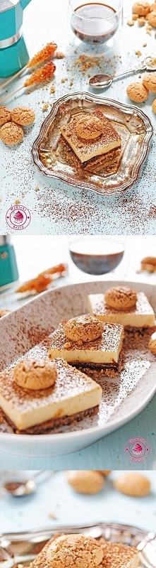 spód:

    200 g ciasteczek amaretti
    80 g rozpuszczonego masła

mus śliwkowy:

    250 g suszonych śliwek bez pestek
    100 ml amaretto lub ciemnego rumu

masa sernikowa:

...