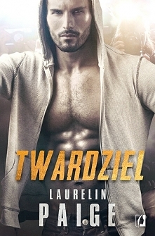 "Twardziel"
Bezkompromisowy Seth Rafferty jest scenografem, który doskonale zna naczelną zasadę Hollywood, aby nie angażować się w związki z filmowymi gwiazdkami. Wiel...