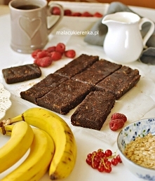 Proste batoniki fit z daktylami, wegańskie, bez cukru, bez glutenu