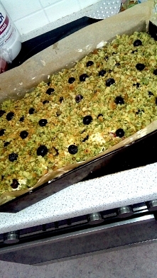 Milibarcamili <3  teraz, zostało mi czekanie...  czekanie...  czekanie...  kurna...  jaki jest najkrótszy czas jaki powinno to ciasto odstać ?.?.? :p