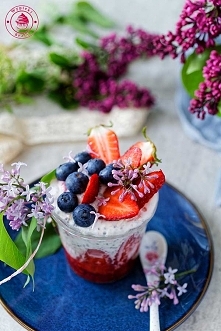 Nocna owsianka truskawkowa - Wypieki Beaty