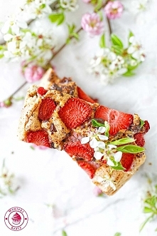 Kokosowe ciasto z truskawkami – bezlgutenowe i niskokaloryczne - Wypieki Beaty