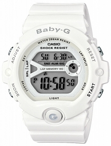 Casio BG-6903-7BER sportowy zegarek damski w kolorze białym wykonany z wytrzymałego tworzywa, wyposażony w m.in. stoper, alarm, datownik. Wodoodporność 20 ATM, co daje możliwość...
