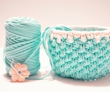 Zobacz, jak na szydełku zrobić śliczny koszyk.