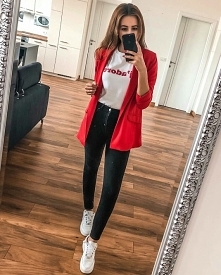 Ładny ten czerwony płaszczyk ❤