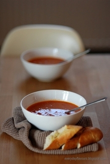 ZUPA POMIDOROWA Z TAHINI