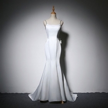 Eleganckie Kość Słoniowa Sukienki Wieczorowe 2018 Syrena / Rozkloszowane Kokarda Spaghetti Pasy Bez Pleców Bez Rękawów Trenem Sweep Sukienki Wizytowe