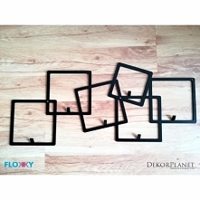 Metalowy wieszak na ubrania QUADRO firmy FLOXXY to znane figury geometryczne w kształcie kwadrata. Oryginalny Design z rozproszonymi kwadratami wspaniale spełnia funkcję praktyc...