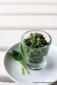 Pesto ze szpinaku z orzechami włoskimi