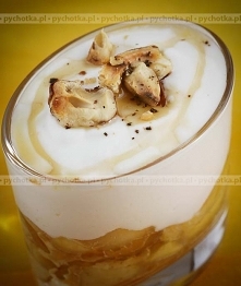 Morele przykryte kremem