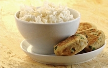 Kotleciki z soczewicy i surówka z czarnej rzepy