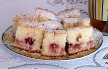 Mleczne ciasto z truskawkami