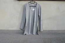 Bluzka sweter sweterek Zara szary nowy 38 M
Sweterek firmy ZARA 
Rozmiar: 38(M) 
Stan: Nowy, z metką, bez wad. 
Wymiary: 
szerokość pod pachami: 2 x 52cm (rozciąga się do 2 x 64...