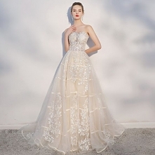 Eleganckie Szampan Suknie Ślubne 2018 Princessa Z Koronki Aplikacje Kochanie Bez Pleców Bez Rękawów Trenem Sąd Ślub