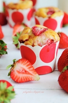 Muffiny z truskawkami i ricottą | blog Pełny talerz