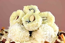 FIT
Proteinowe Rafaello 


Wartości odżywcze w 1szt:

Białko: 4,65g

Tłuszcze: 1,64g

Węglowodany: 0,80g

Kalorie: 37,11

Składniki na 14szt:

– 200g sera twarogowego chudego

–...