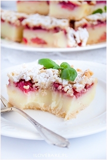 Ciasto kruche z truskawkami i budyniem