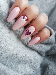 serduszkowe wzorek na paznokciach