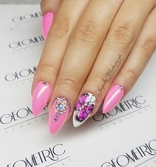 Inspiracja na ciepłe dni!
Kolorowe motylki w towarzystwie błysku i słodkiego koloru Lollipop NO. 1030