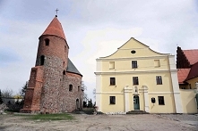 Strzelno to wyjątkowe miejsce na Szlaku Piastowskim. Koniecznie trzeba zobaczyć prawie niezmienioną przez wieki Rotundę św. Prokopa i kościół Świętej Trójcy z unikatowymi kolumn...