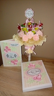 Kartka i bukiet z lizaków i zdrapek na ślub