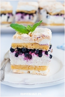 Ciasto z jagodami i kremem